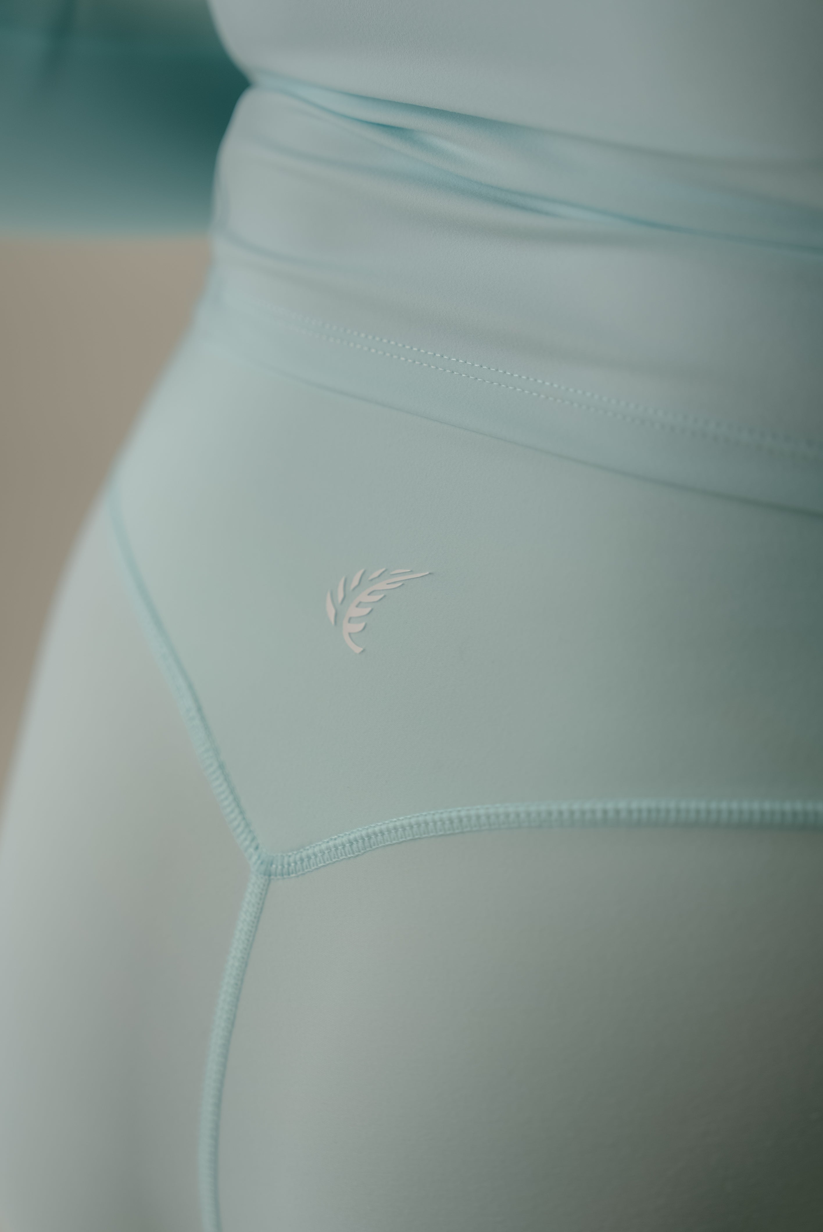 Form Leggings - Celeste