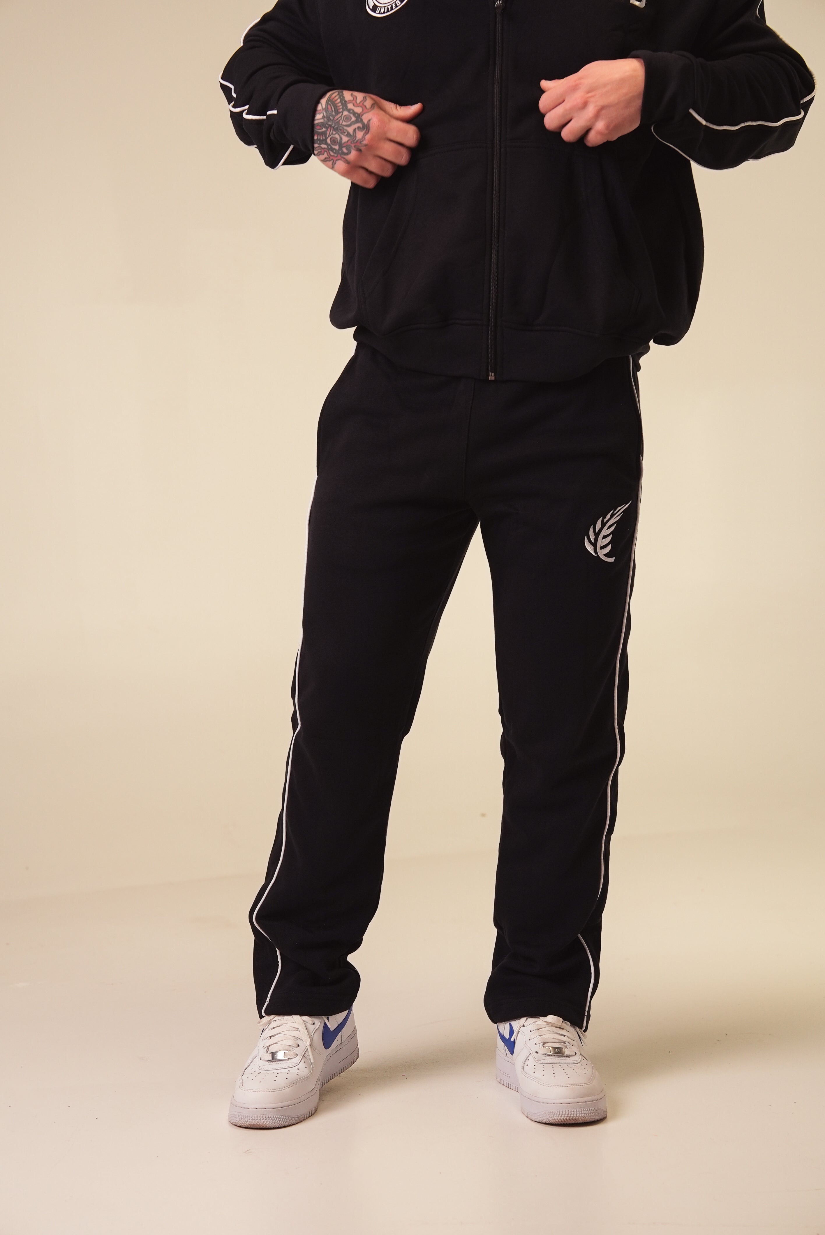 United Open-Bottom Sweatpants - Black